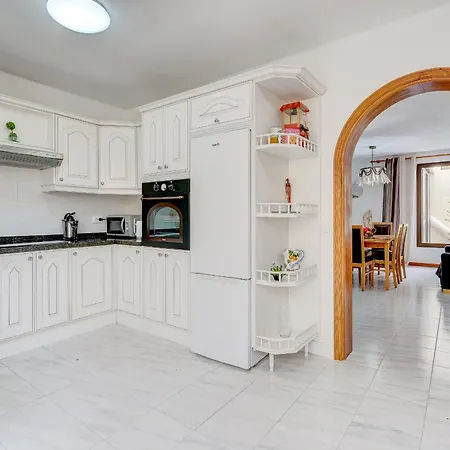 Natali ,luxury 3-levels Large On Tenerife, Ocean View, Private Poo L& Barbecue Area Costa Adeje (Tenerife)